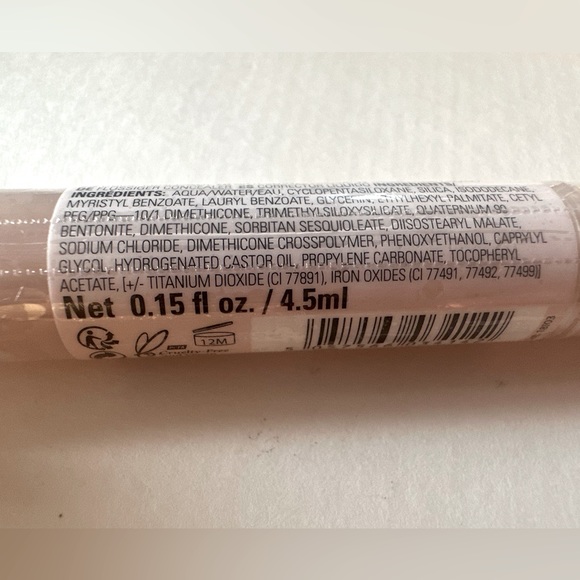 REVOLUTION Fast Base Concealer - Picture 4 of 5